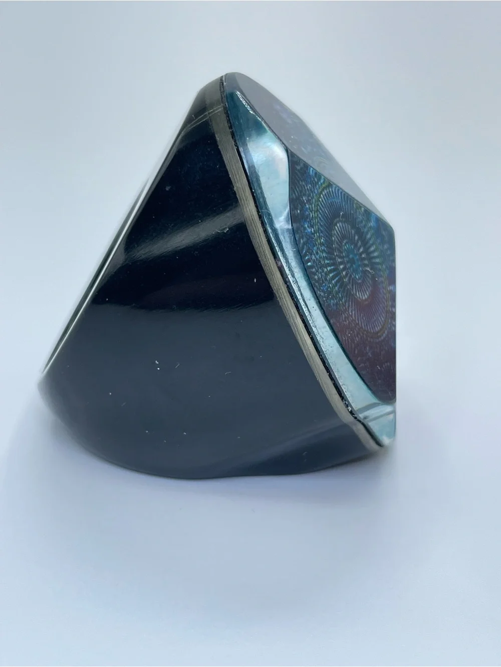 Unsigned eye catching